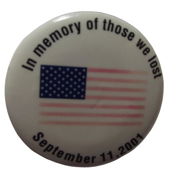Vtg September 11 American Flag 9/11 Small Round Pin Pinback Button In Memory - Picture 1 of 4